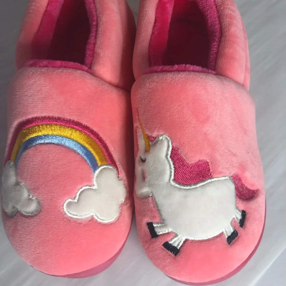NWOT Girls Pink Slippers Euro Size 21/ US Size‎ 5.5